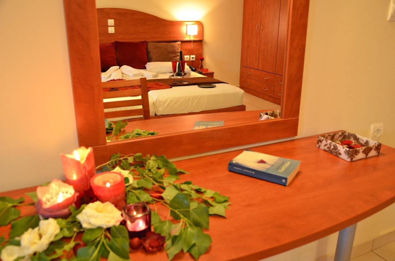Psarou  Belussi Beach Hotel & Suites חדר תמונה